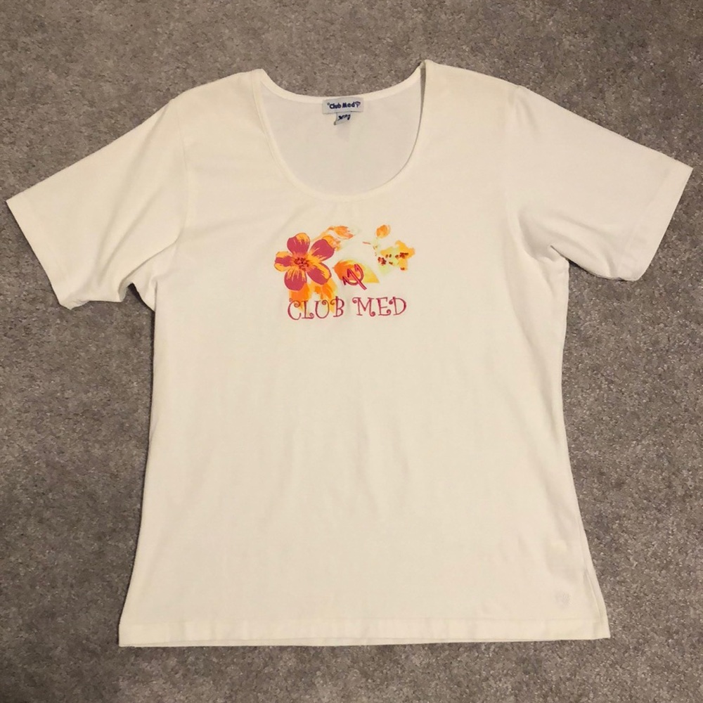 ⭐️ 2/$10 ⭐️ White Club Med T-Shirt